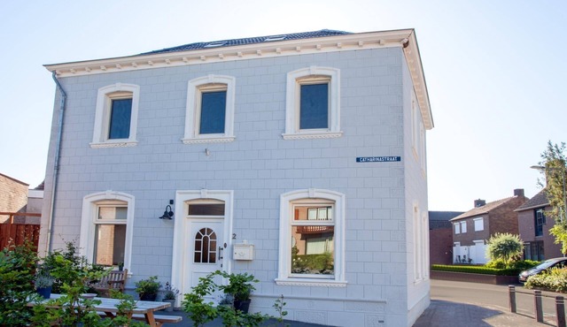 8P 3B Charming villa near Maastricht