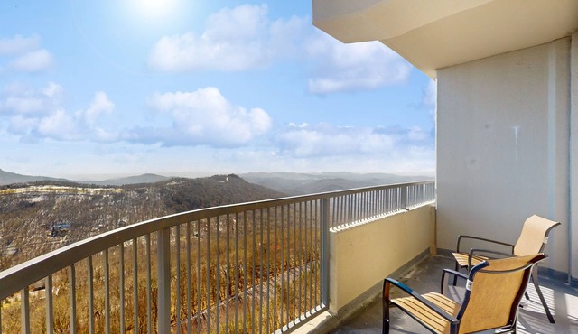 8th-floor condo with mountain view, pools, hot tubs, saunas, & gym