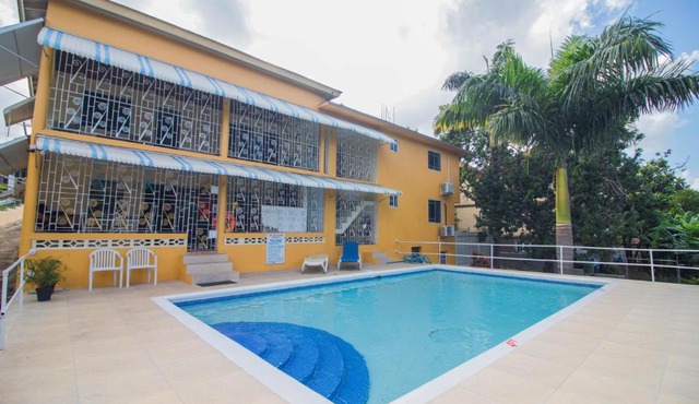 9 bed Villa Montego 10 minute walk to the Beach
