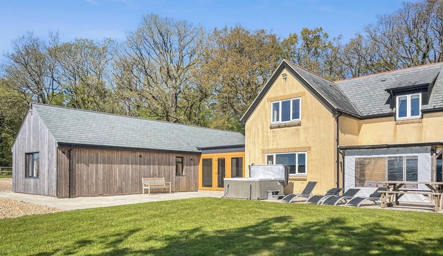 9 bedroom accommodation in Bishopswood, near Honiton