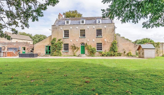 9 bedroom accommodation in Three Holes, near Downham Market