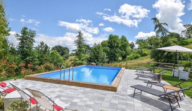 9 bedroom accommodation in Cingoli