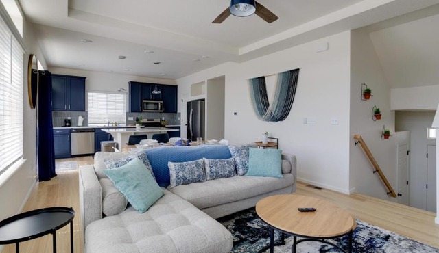 9 Mi to Airport: Pet-Friendly Aurora Home w/Deck