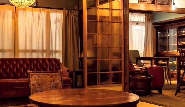 9 min. walk from Beppu Station/Rental of an old reclaimed house/Max. 6 people/Inn where you can spend a special time with one-of-a-kind vessels and furniture/Free Wi-Fi
