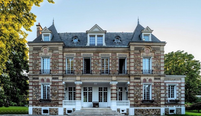 90m2 self-contained apartment for relaxing, working or visiting the region