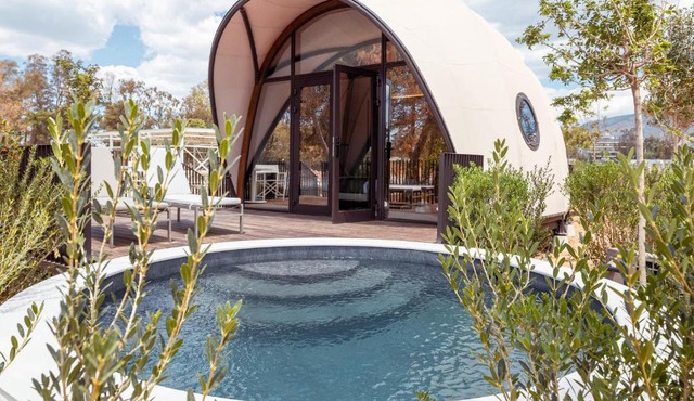 91 Athens Riviera, The Resort