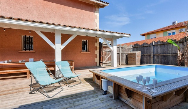 950m from the beach- House for 10 with a pool