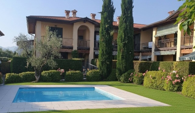 A 10-minute walk from Lake Garda, quiet area, a playground 80 m