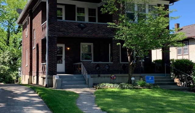 A#2 Executive 1BRApartment Prime Location Near Hospitals Downtown & Universities