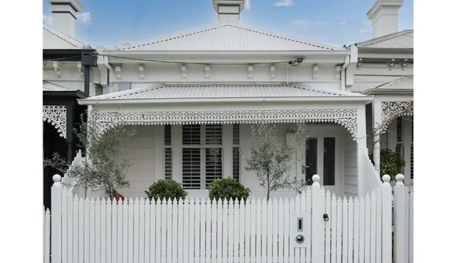 A+ Albert Park. Brilliant Bayside Home. Sleeps 4.