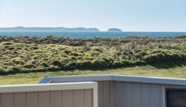 A Beach Barn Haven - Papamoa Holiday Home
