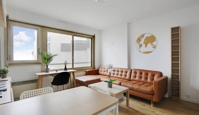 A Beautiful 1/2-BR in Montparnasse with a view
