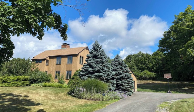 A BEAUTIFUL 3 BEDROOM/2.5 BATH HILLTOP HOME IDEAL FOR GREAT ESCAPES,