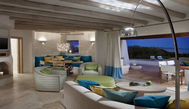 A beautiful 6 bedroom Villa in the Caribbean with your own private swimming pool