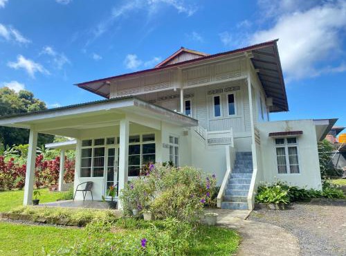 A beautiful and Spacious Rumah Manado 2 Bedrooms with Bathrooms Villa Marion Tomohon