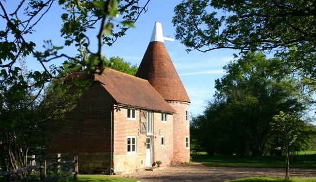 A beautiful detached oast house with two bedrooms and two bathrooms situated within easy reach of lo