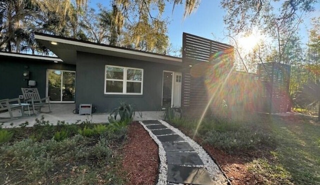 A beautiful lakeside retreat for the whole family, even your pets!