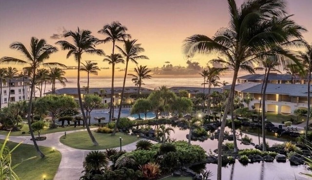 A BEAUTIFUL OCEANFRONT RESORT, 2BDRM, Full Kitchen, wifi, pool & bar, fitness