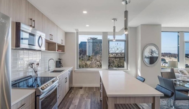 A block to Metro | Kitchen + W/D | Reston Town Center