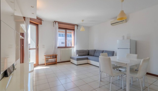 A bright and welcoming 65 square meters apartment, perfect for six people, located on the second floor of a building with an elevator (NOT accessible to disabled guests).The property is located in an extremely quiet residential area: just a few minutes a