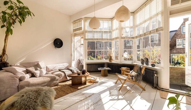 A bright and stylish loft in the heart of Amsterdam, with a cozy interior, plenty of natural light and all the modern conveniences for a relaxing stay in the city.