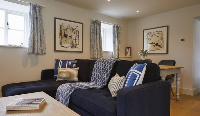 A charming blend of modern comfort and rustic charm, Wisteria is a stylish retreat—perfect for coupl