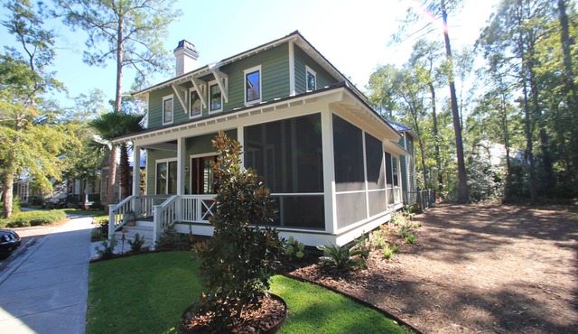 A Charming Carriage House Apartment in Stock Farm in Old Town Bluffton