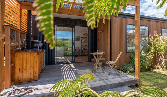 A charming coastal studio just a few steps from the beach