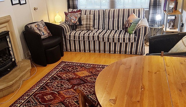 A charming one-bed apartment in the heart of Edinburgh's Old Town. Sleeps 4.