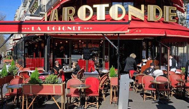 A CLASSIC PARISIAN STYLE IN THE HEART OF PARIS NEXT TO LUXEMBOURG - RUE BRÉA