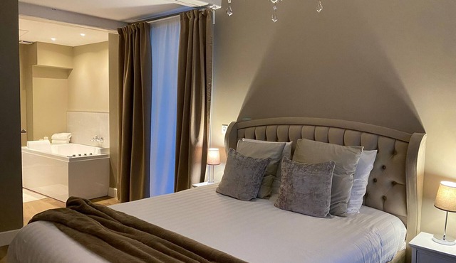 A cocoon in the city: a chic and elegant SPA room