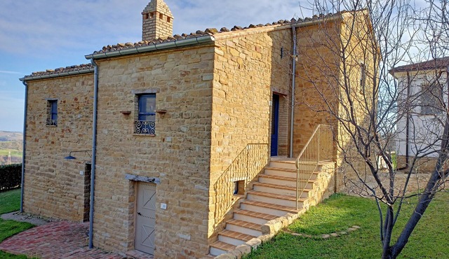 A comfortable 2 bedroom country apartment with private patio at La Stradella