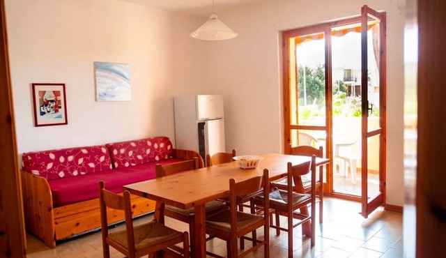 A comfortable 65 square meters apartment, perfect for six people, located on the first floor of a building without an elevator within a residential complex.The property is located in Alghero and enjoys an excellent location, close to the sea and several