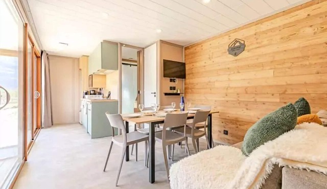 A comfortable and bright chalet surrounded by nature