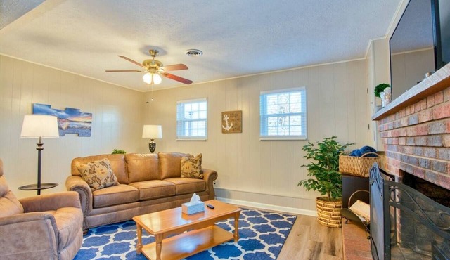 A comfortable home near the Motor Mile and Boone Lake, 5mins to I-26, Wing Deer Park, and the Mall.