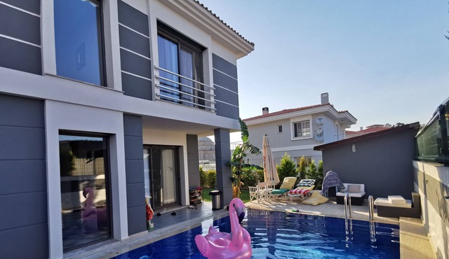 A comfortable villa with pool in Cesme VillaAtasoy