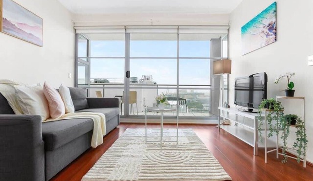 A Comfy & Spacious 2BR Apt Harbour View