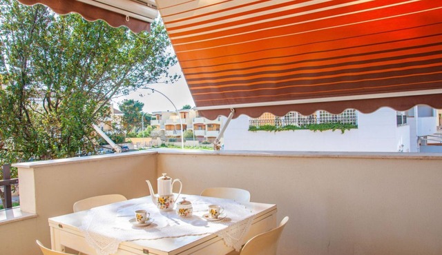 A cozy and comfortable 65 square meters apartment, perfect for five people, located on the first floor of a building without an elevator.The property enjoys an excellent location in Alghero, located on the street parallel to the seafront: you can reach A