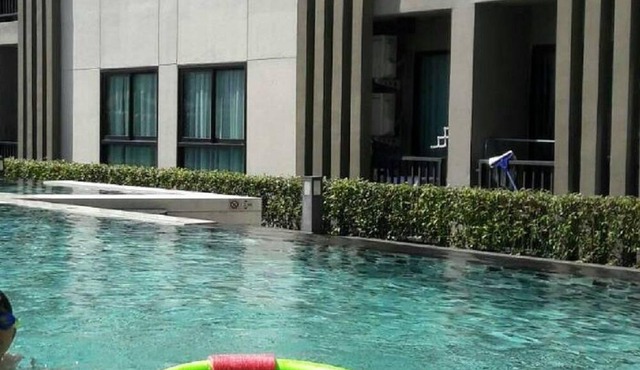 A Cozy Modern Pool View Condominium Near Laguna