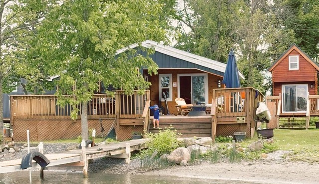 A cozy riverfront cottage, Grandfather’s Landing cottage provides it all!