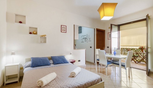 A cozy studio apartment that comfortably accommodates two people, equipped with every comfort for a pleasant stay, including a furnished balcony for relaxing. The apartment is located in a quiet area, well-equipped with essential amenities, just a 10-min