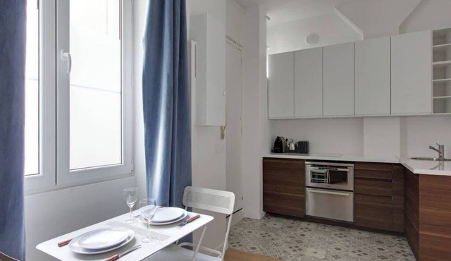 A Cozy Studio in Montmartre