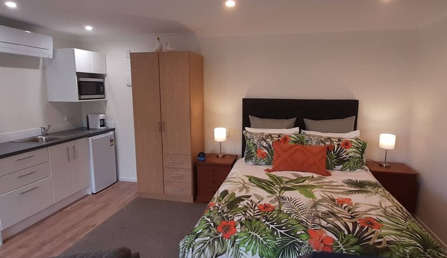 A cozy studio retreat near Te Awamutu.