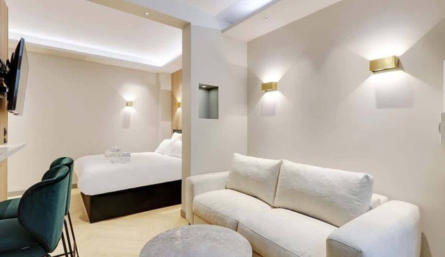A Dazzling Studio-Loft in Parc Monceau