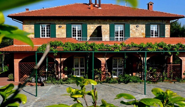 A Delightful Casale in the Heart of Italy, Organic Farm, infinity pool