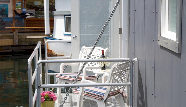 A Float Home B&B in Fisherman’s Wharf