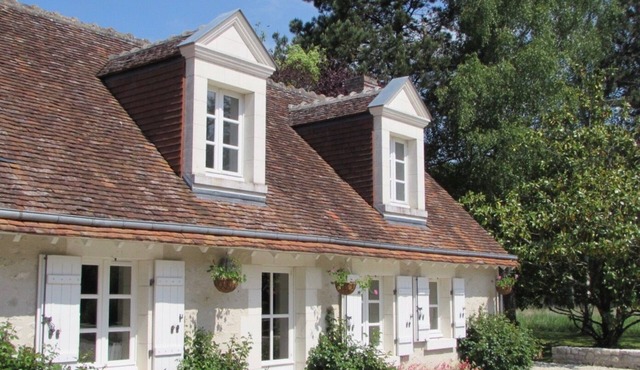 A Four Seasons/Five Stars Loire Valley Cottage, Grand Chateaux Area
