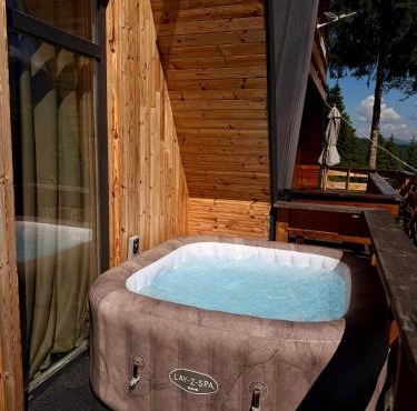 A-Frame Cabin Fizzy Colibița, Jacuzzi, TV & Terasse