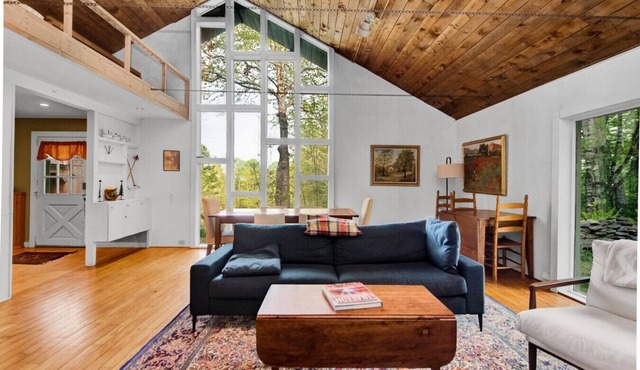 A-Frame Chalet | Floor-to-Ceiling Windows, 1 Mi to Bromley