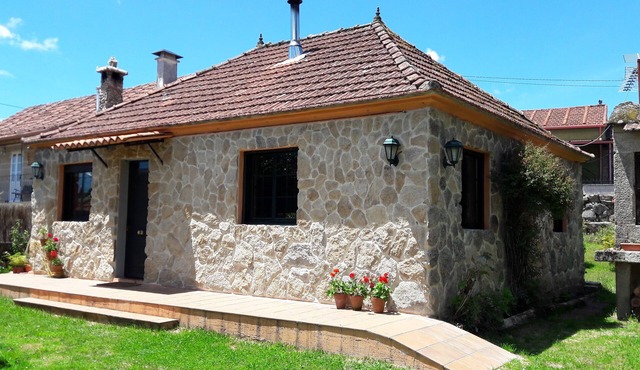 A FULL house with a fenced-in property, a garden, and a barbecue.